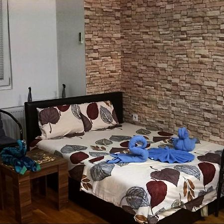Wonderful Studio Apartment in Skopje center Buitenkant foto