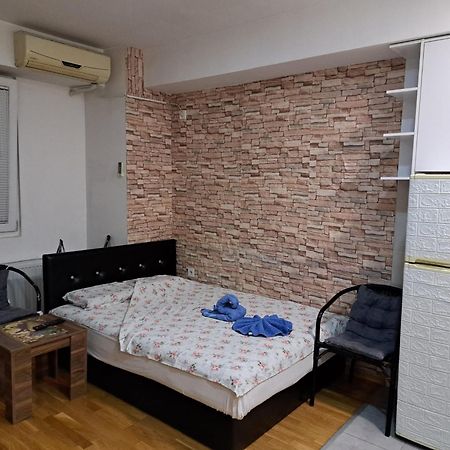 Wonderful Studio Apartment in Skopje center Buitenkant foto